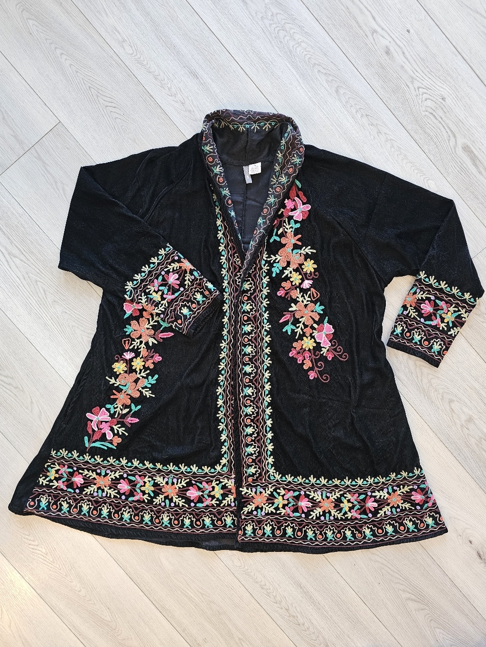 Anu Black Velvet Floral Embroidered Boho Floral Kimono Jacket, Med